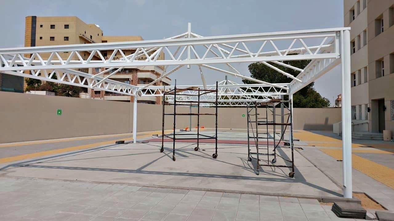 تركيب مظلات هرميه   ، في   — مظلات هرمية