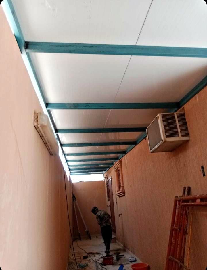 أسطح ساندويش بنل | عزل حراري وحماية فعّالة